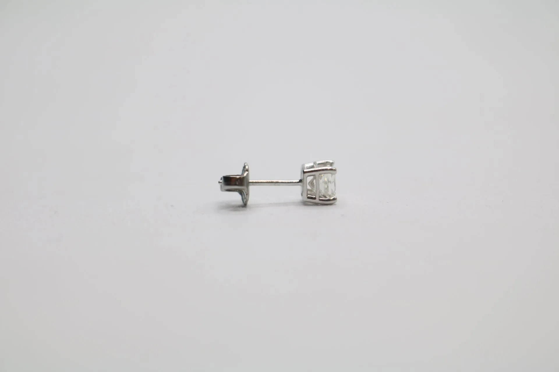 14K Single White Gold Diamond Earring (0.30CTW)