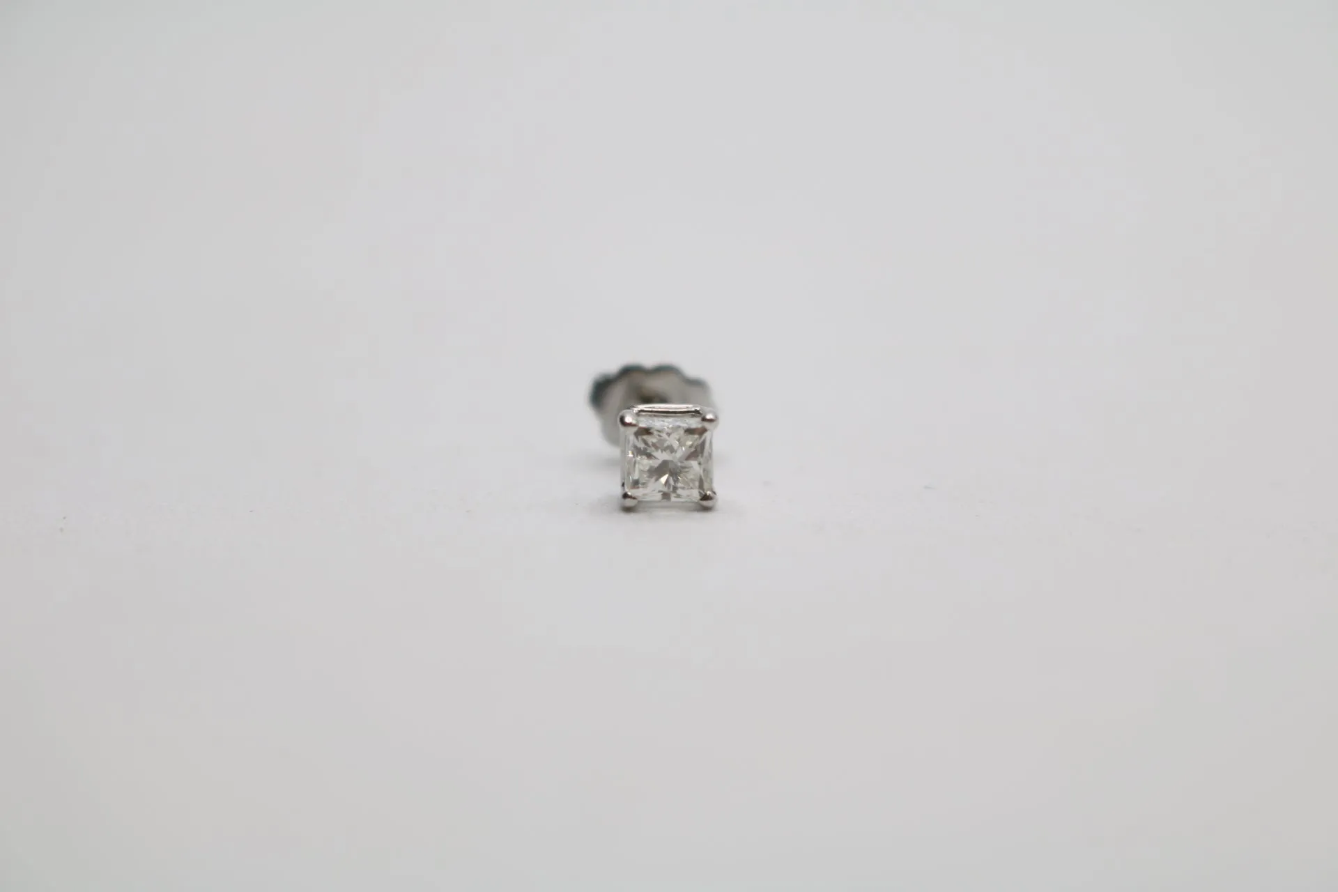 14K Single White Gold Diamond Earring (0.30CTW)