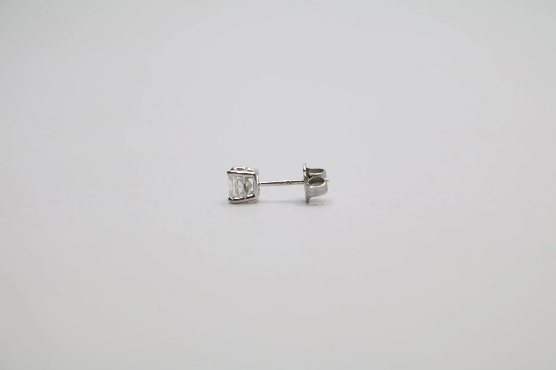 14K Single White Gold Diamond Earring (0.30CTW)