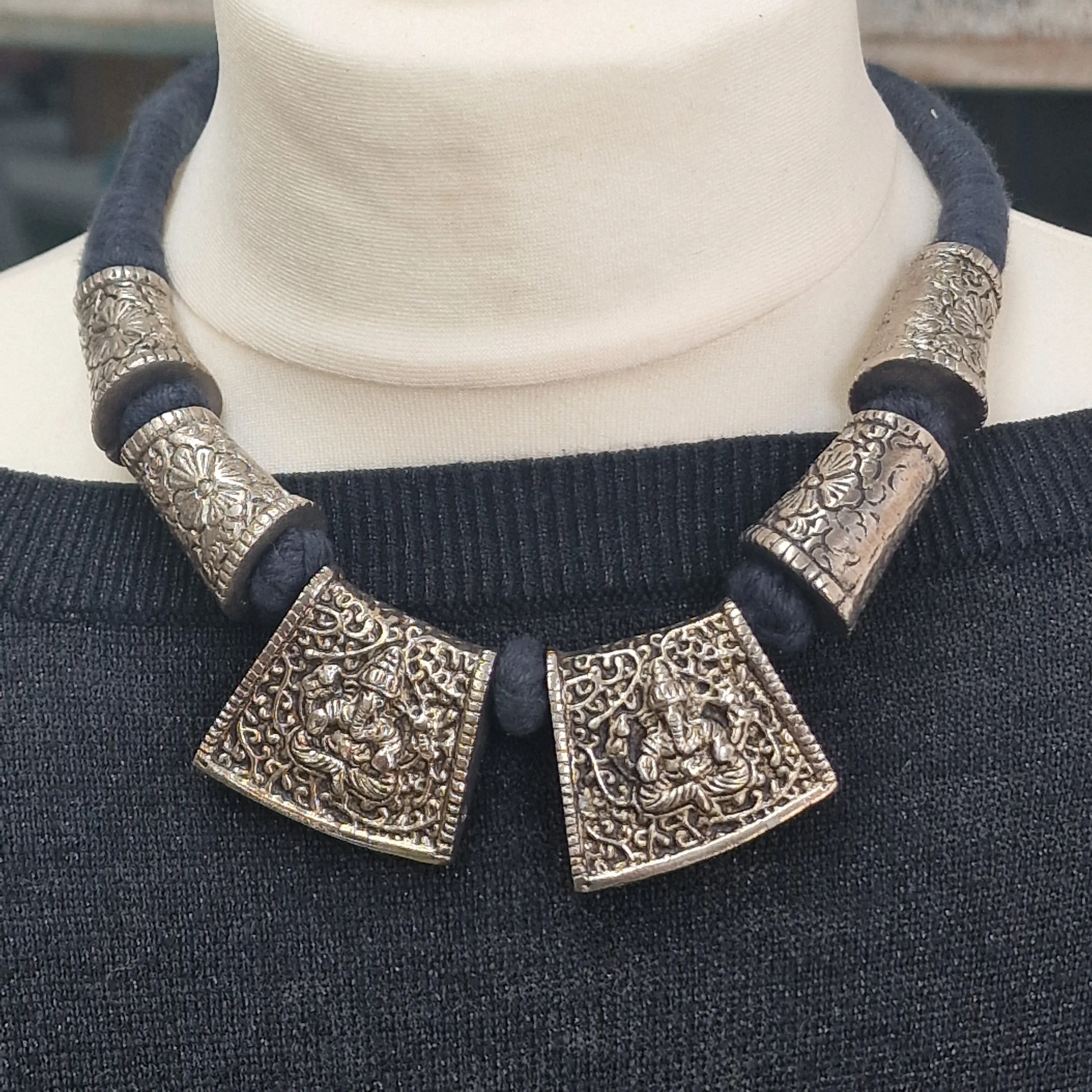 Chunky Necklace with Ganesha in White Metal