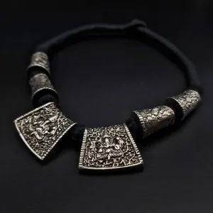 Chunky Necklace with Ganesha in White Metal