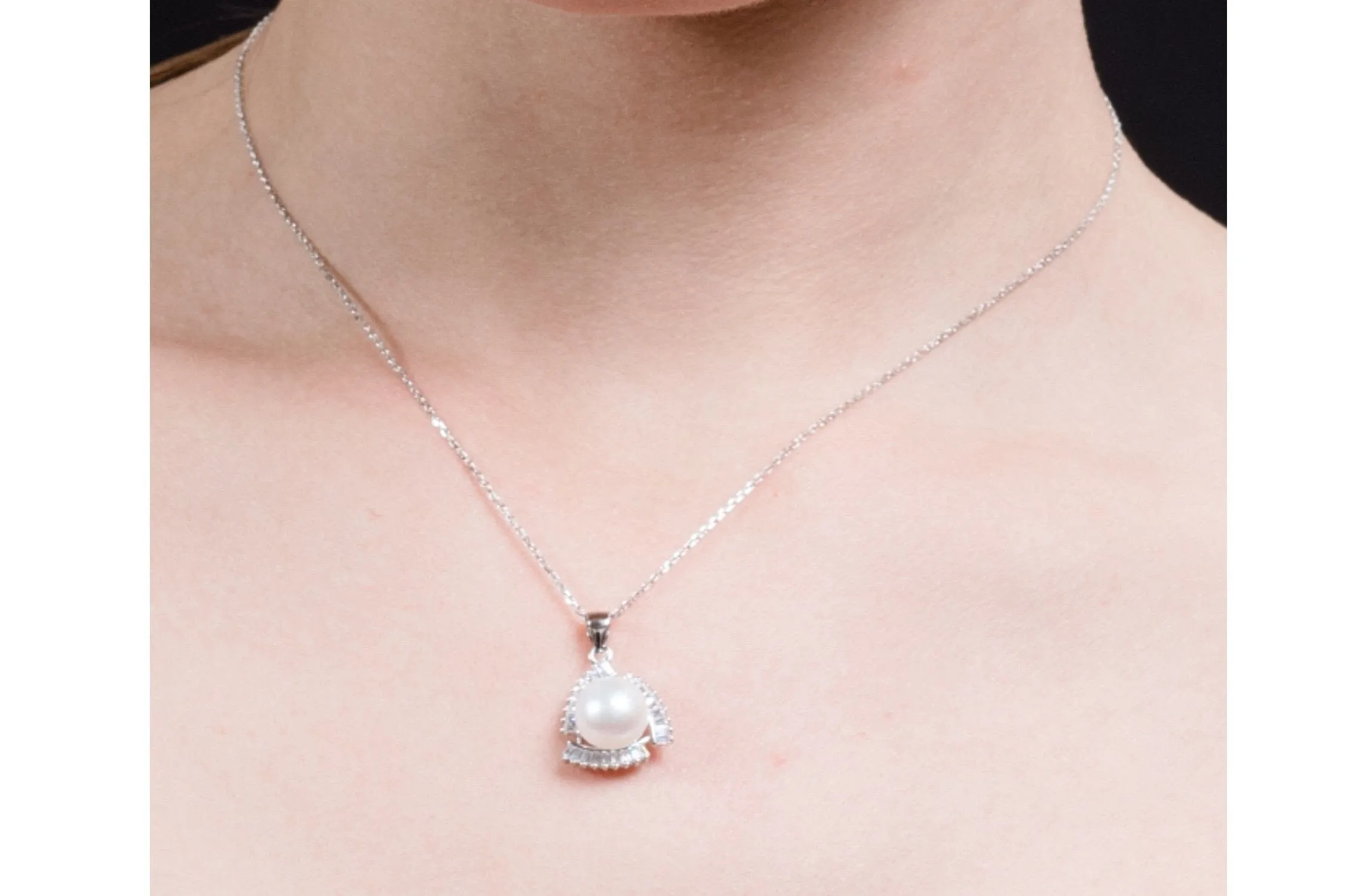 Freshwater Pearl Pendant and Sterling Silver (925) Chain Necklace 10mm