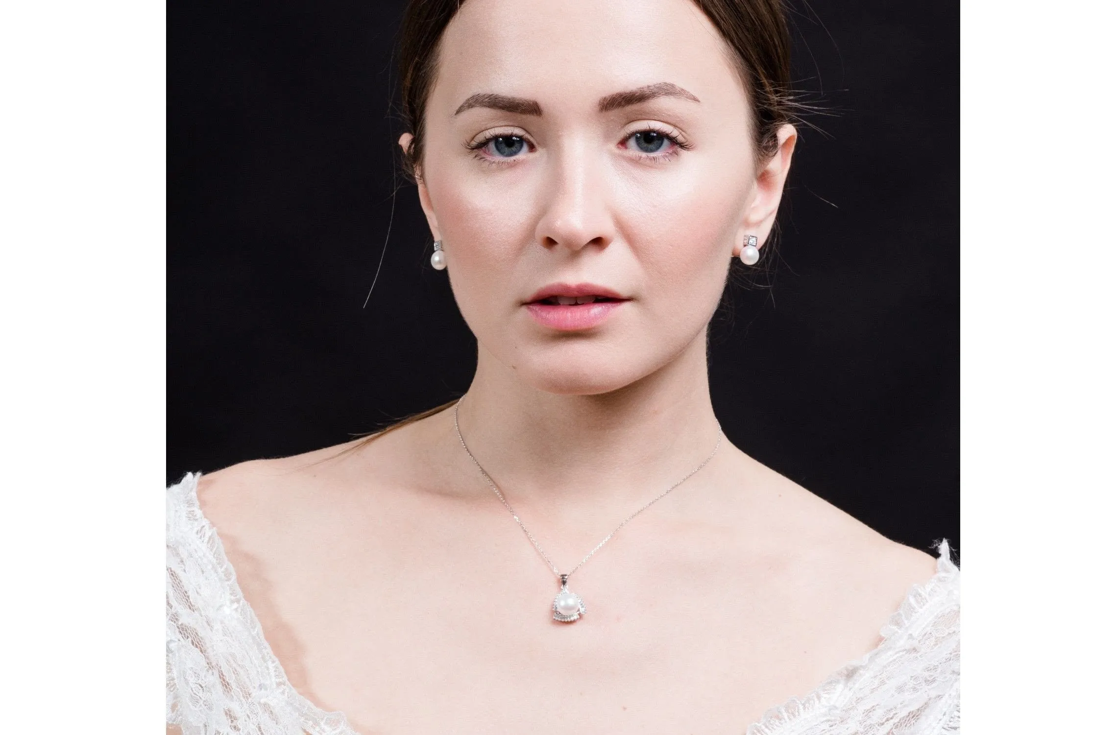 Freshwater Pearl Pendant and Sterling Silver (925) Chain Necklace 10mm