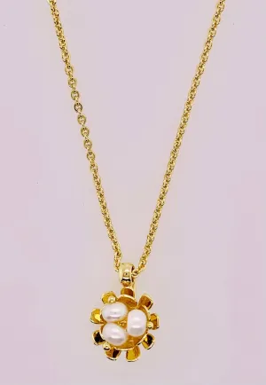 Nesta Pendant Necklace
