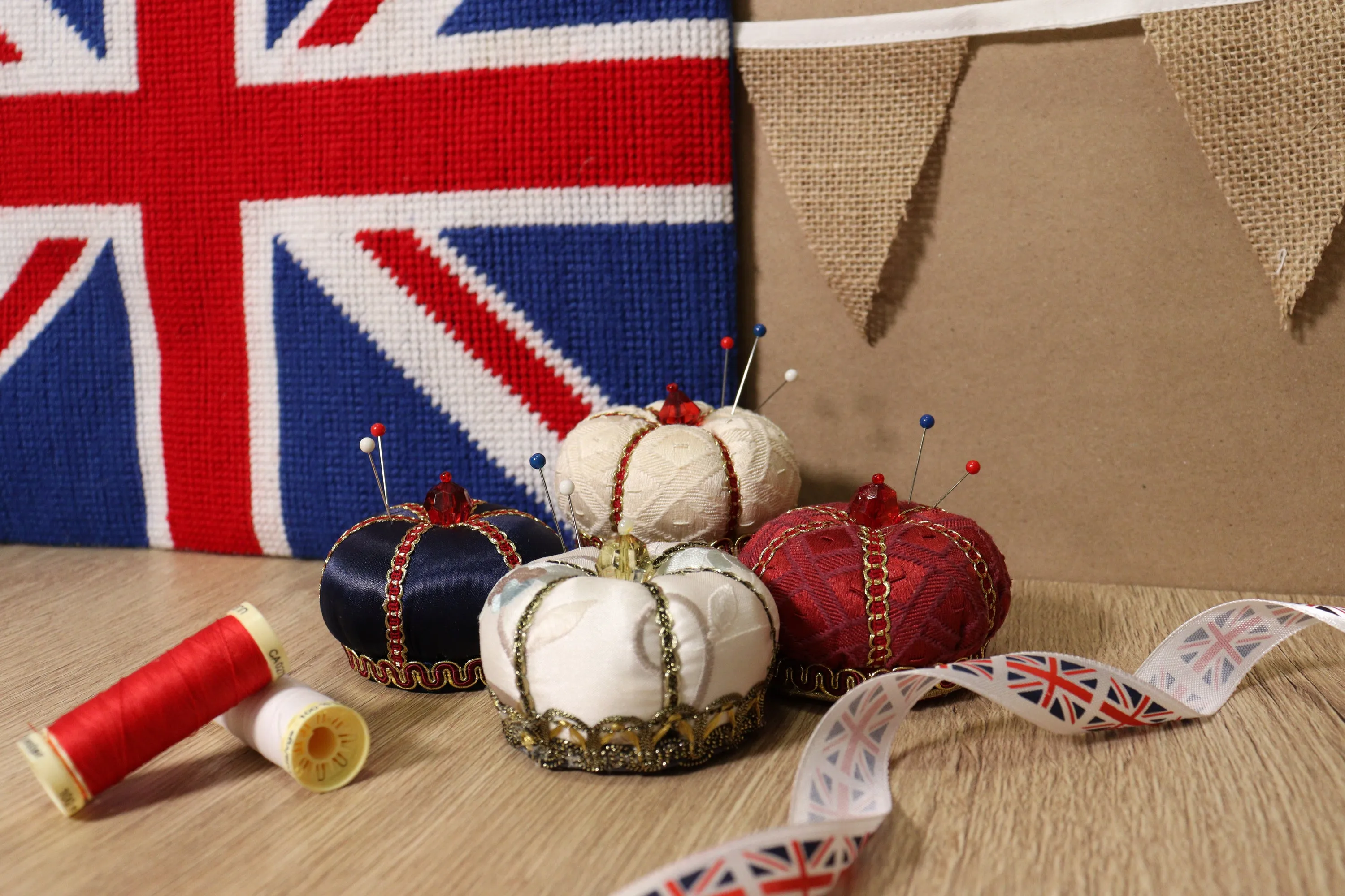 Pincushion, Crown