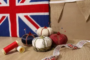 Pincushion, Crown