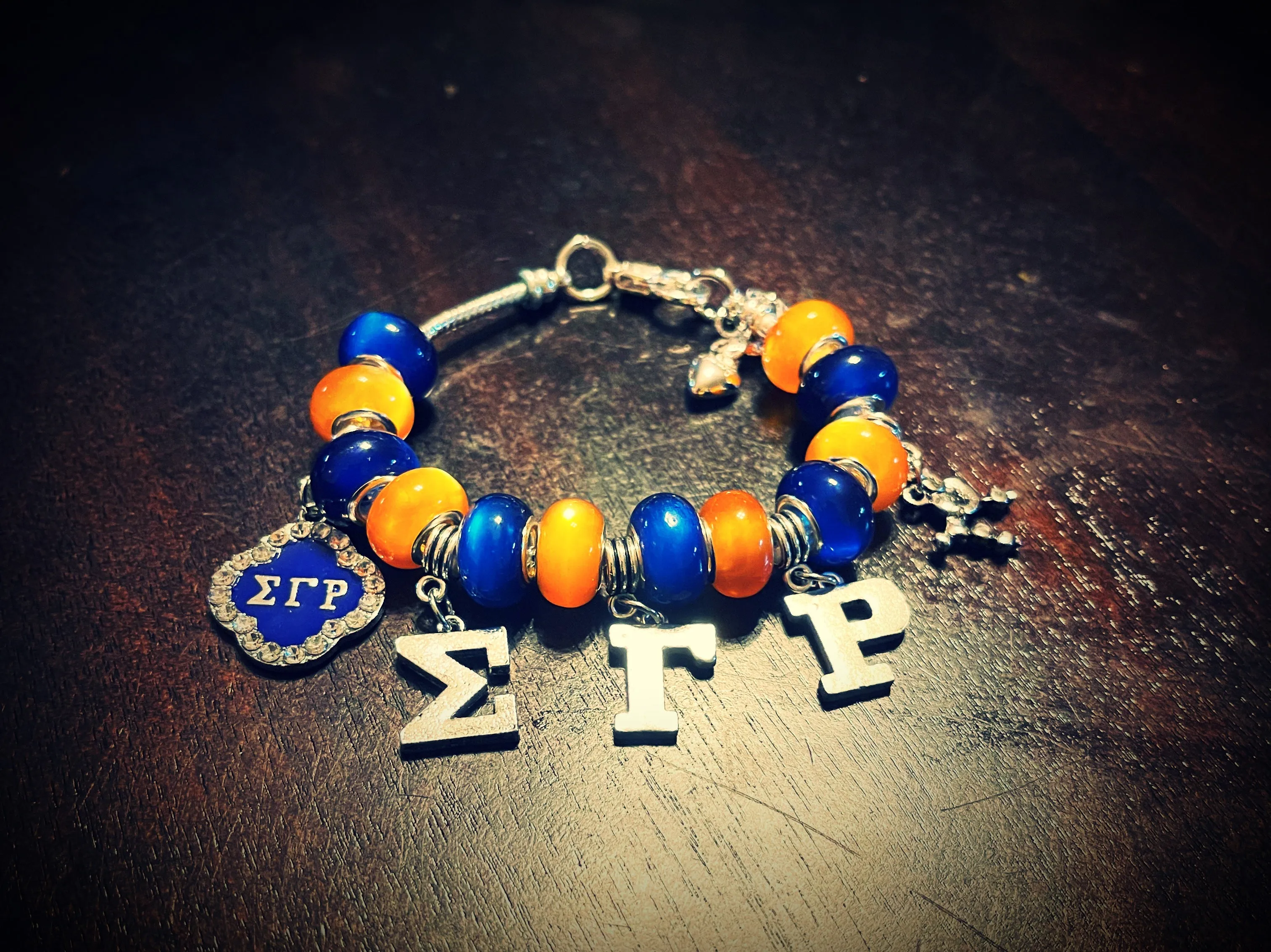 Sigma Gamma Rho Charm Greek Letter Beaded Bracelet | 10mm